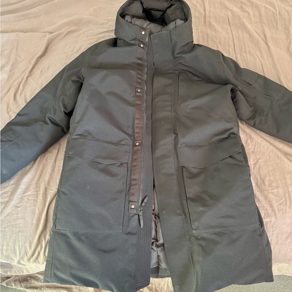 Lululemon Cold City Parka. Size Large. - Picture 2 of 4